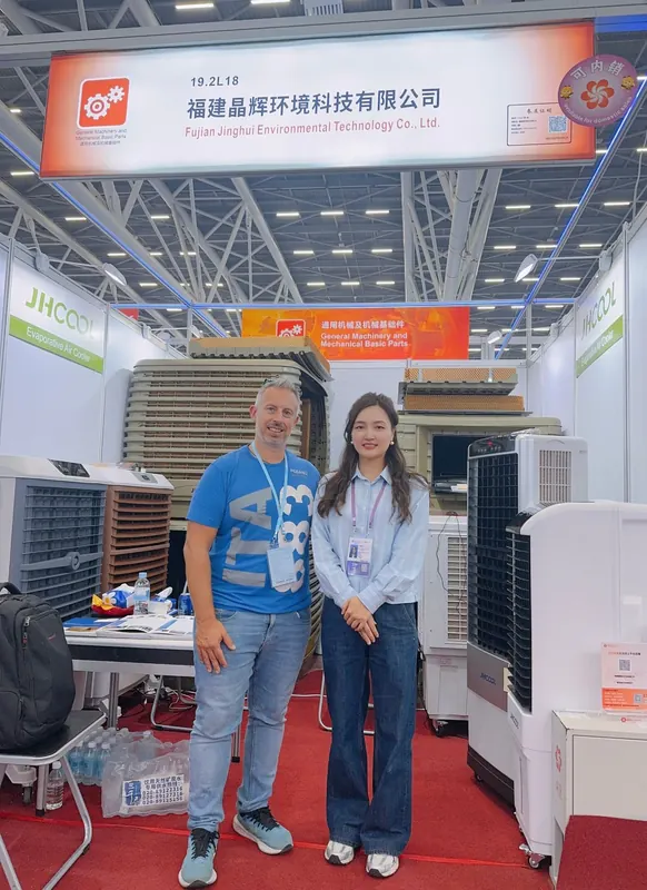 Customers visiting JHCOOL booth